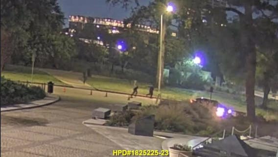 Houston crime: Suspects wanted in carjacking on Hermann Park Drive