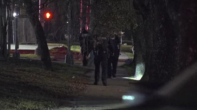 Driver shot at Houston traffic light on Broadway, Morley