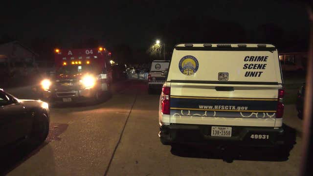 Houston man's parents find son shot to death on Tall Willow Drive