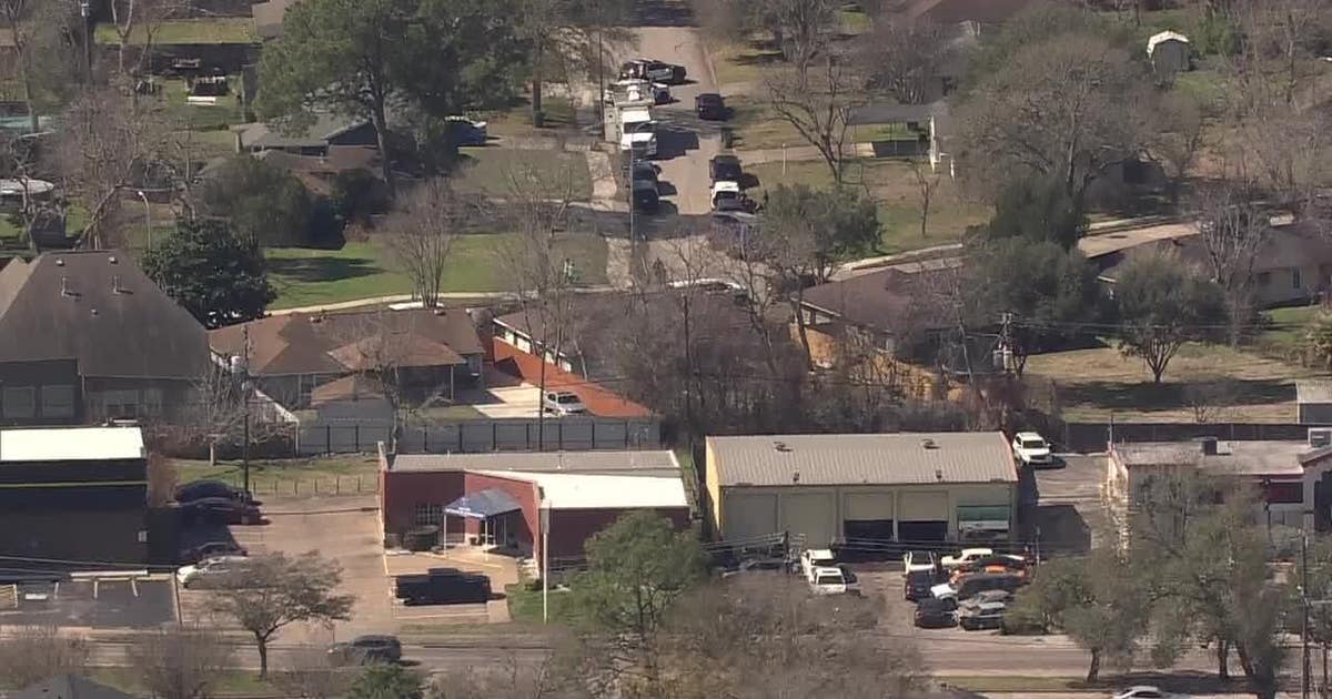 Wanted man in custody after barricading self inside SW Houston home ...