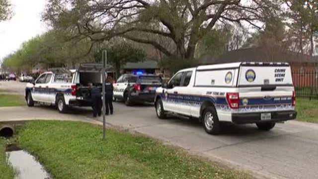 Houston shooting: 18-year-old dies at hospital after being found in SUV
