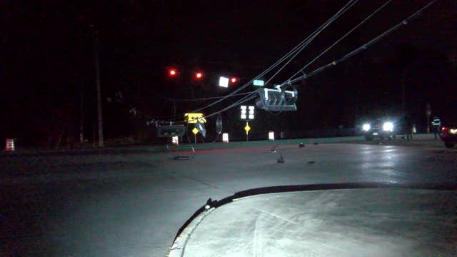 Montgomery County traffic lights fall at College Park, FM 1488; windshields damaged