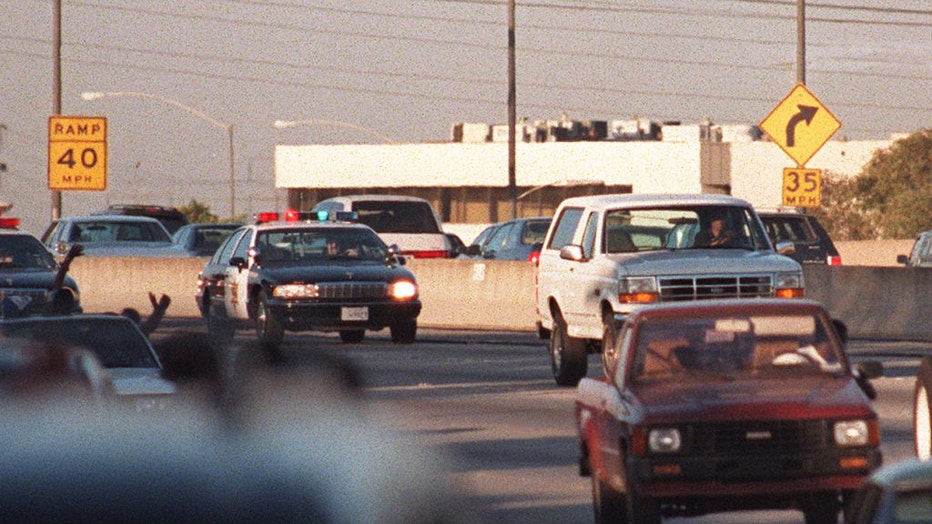 OJ-Ford-Bronco-chase.jpg