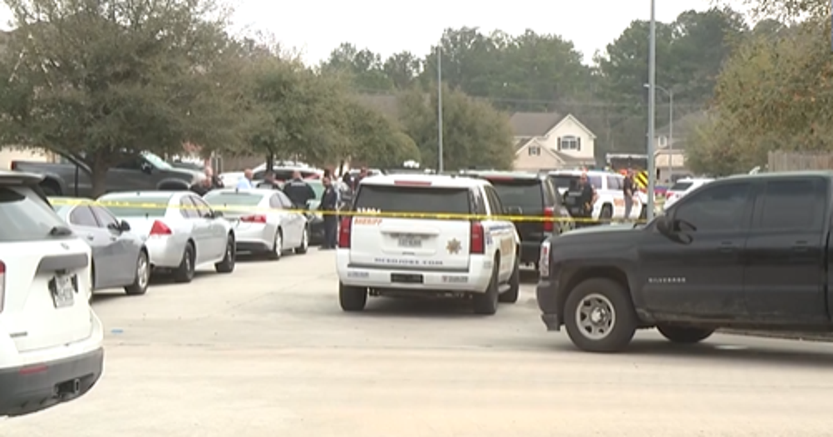 Man carrying Uzi-style gun shot, killed by Harris County deputies | FOX ...