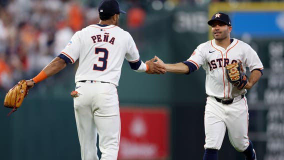 Juan Soto throws out runner in 9th of Yankees’ debut, 5-4 win over Astros