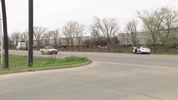 Man dies in crash on Beaumont Highway Friday morning