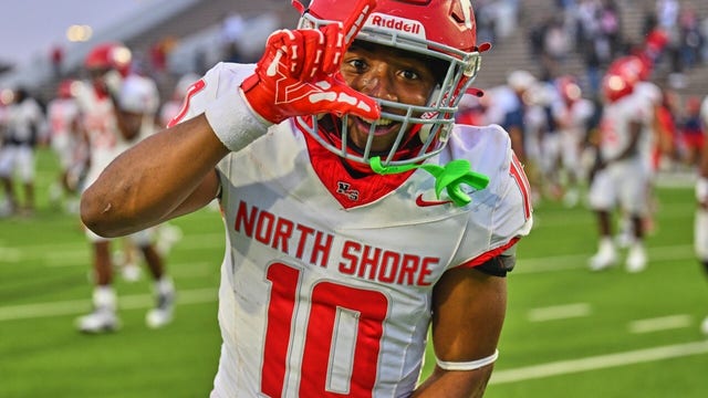 Vigil held for Jarvon Coles, North Shore High School community mourns