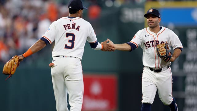 Juan Soto throws out runner in 9th of Yankees’ debut, 5-4 win over Astros