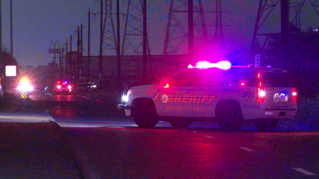 Harris County crash along East Freeway leaves 1 dead