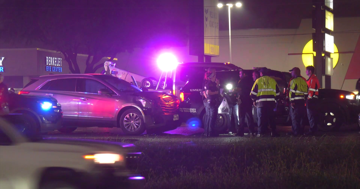Houston crash: 2 officers injured after being struck by vehicle on East ...