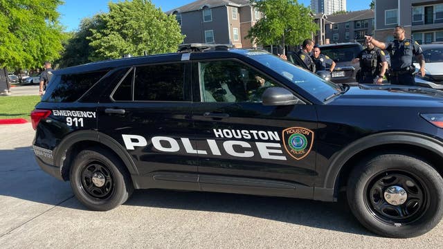 Houston crime: Man seen exposing himself along Buffalo Bayou, later taken into custody