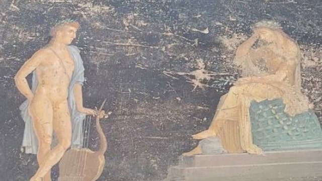 See the beautiful new frescoes just uncovered in Pompeii