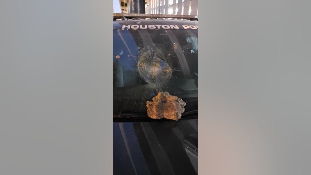 Houston police vehicles’ windshields damaged by rocks, bricks