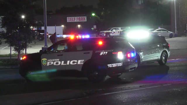Houston shooting: Man killed in possible robbery on Raleigh; 2 suspects sought