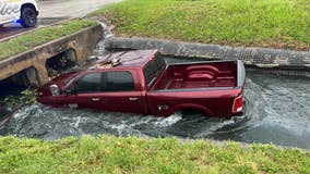 Houston man in flooding truck recounts being rescued by Good Samaritan