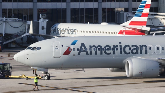 8 Black men removed from American Airlines flight for 'body odor,' lawsuit claims