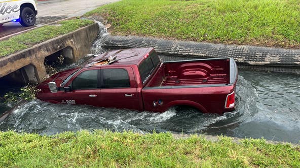 Houston man in flooding truck recounts being rescued by Good Samaritan
