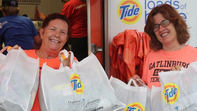 Tide Cleaners offer free laundry services to frontline responders in Houston