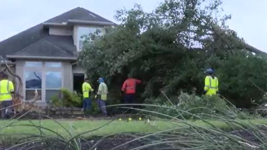 Houston weather: Cypress community bands together after tornado