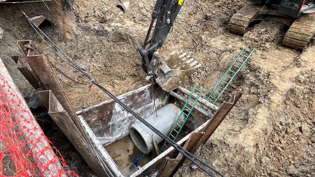 North Braeswood trench rescue: Man hospitalized after being trapped, HFD says