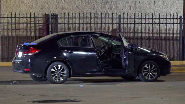 Uber Eats driver shot in potential robbery while family waits in car, Houston police investigating