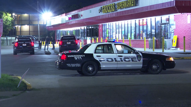 Houston crime: Injured man flags down driver, claims gunshot to head