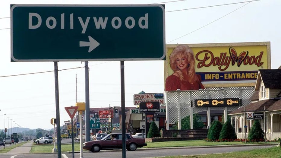 dollywood-street-signage.jpg