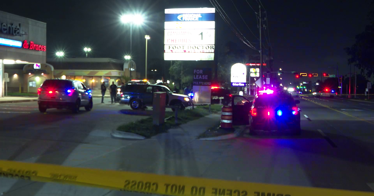 Houston shooting: Driver shot multiple times while stopped at light ...