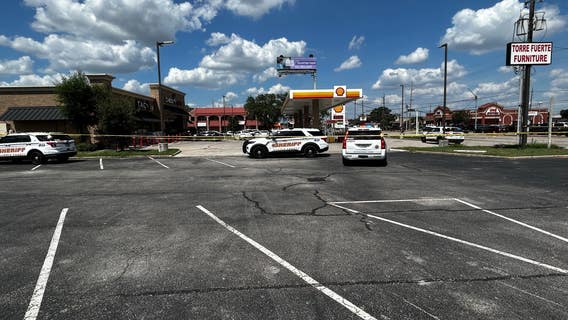 Harris County shooting: 1 man shot by deputy on Ella Boulevard, HCSO says