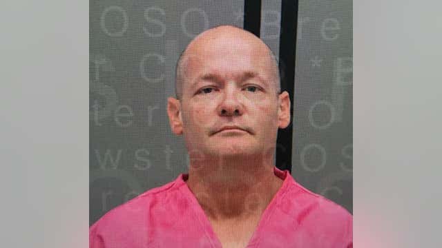 Texas volunteer firefighter accused of felony arson, setting brush fires