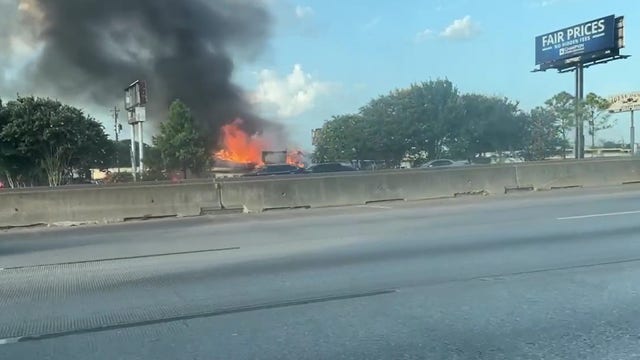 Winkler building fire: Smoke clouds seen in southeast Houston