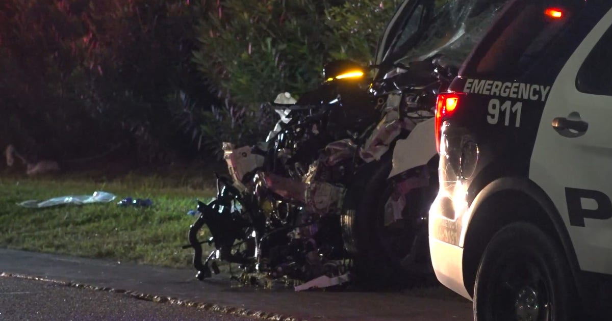 Houston crash: 1 dead, one hospitalized after Range Rover crashes into ...