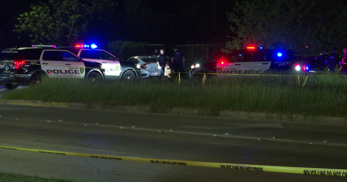 Houston crime: Man fatally shot, crashes vehicle in bushes in northeast ...