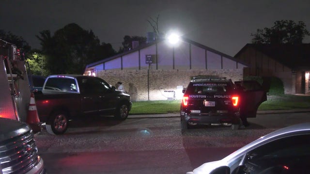 Houston shooting: Juvenile dead, another hospitalized after shooting himself, police say