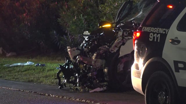 Houston crash: 1 dead, one hospitalized after Range Rover crashes into 18-wheeler