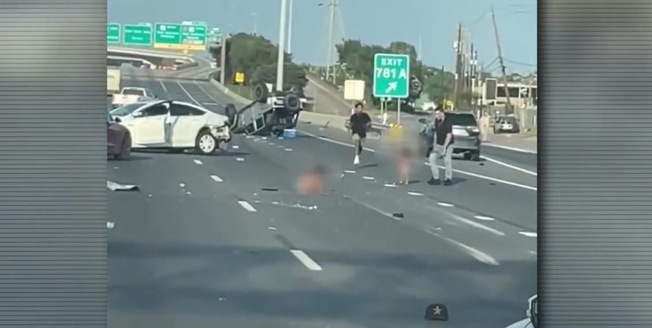 Toddlers seen on Texas freeway after crash caused Jeep to roll over