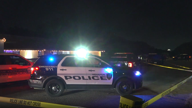 Houston Heights bar owner killed, employee shot during fight outside