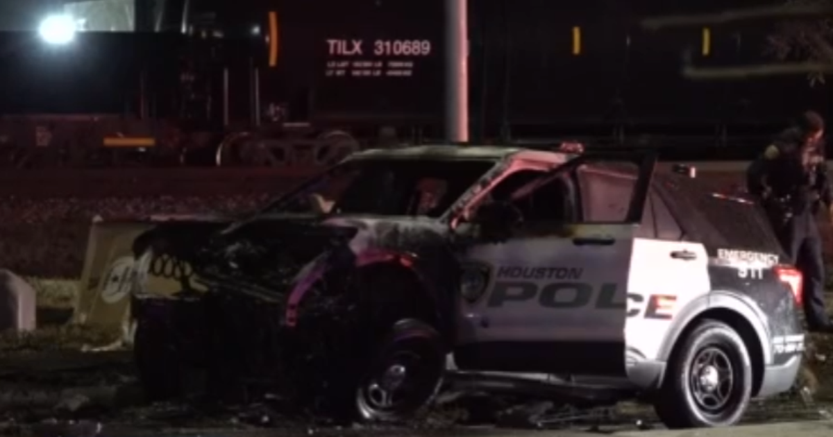 Houston police officer involved in fiery crash | FOX 26 Houston