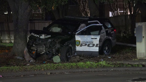 Houston police chase ends in patrol car crash after officer dragged by fleeing man