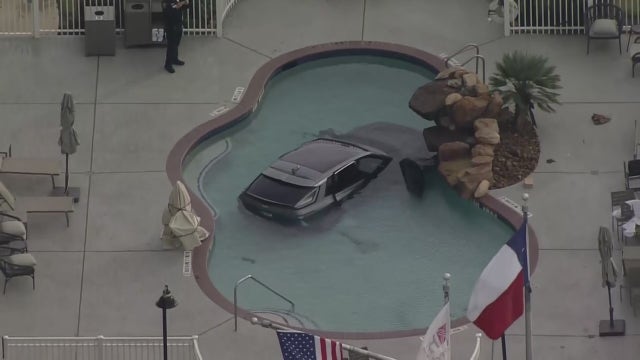 Car crashes into Houston hotel pool