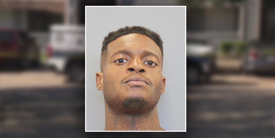 Houston murder suspect found sleeping on couch after allegedly stabbing sister, 2-year-old, police say