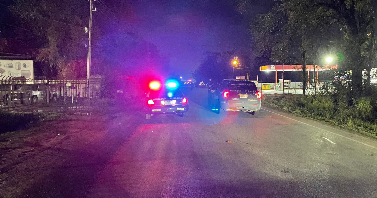 East Mount Houston crash: At least 1 killed in crash involving 18 ...