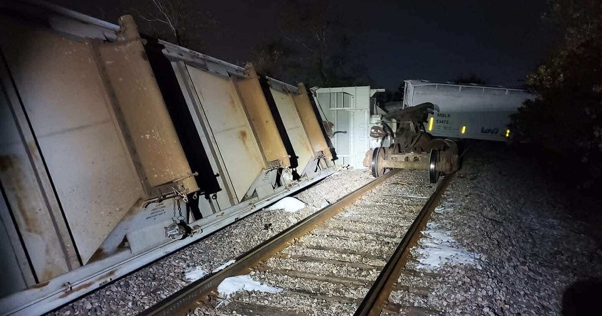 2 trains collide in East Harris County, estimated 12 box cars