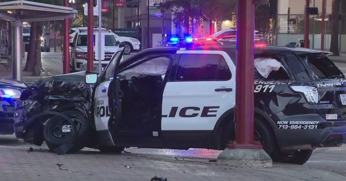 Houston police officer, METRO bus involved in Downtown crash | FOX 26 ...
