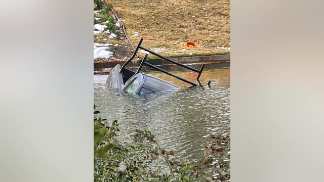 Body of 83-year-old man found inside vehicle submerged in Houston golf course pond