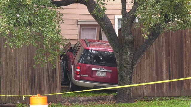 Houston crash: Driver shot, rams into apartment fence near West Houston