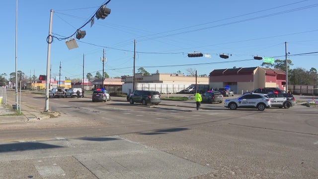 Houston police shoot, kill man at Bretshire, Homestead
