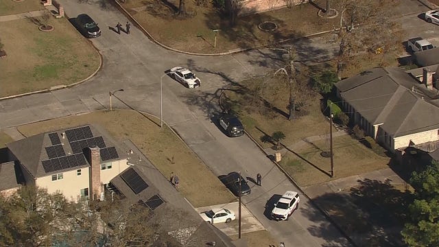 Harris County: Man with ninja star allegedly tried to board school bus, offered Uber rides