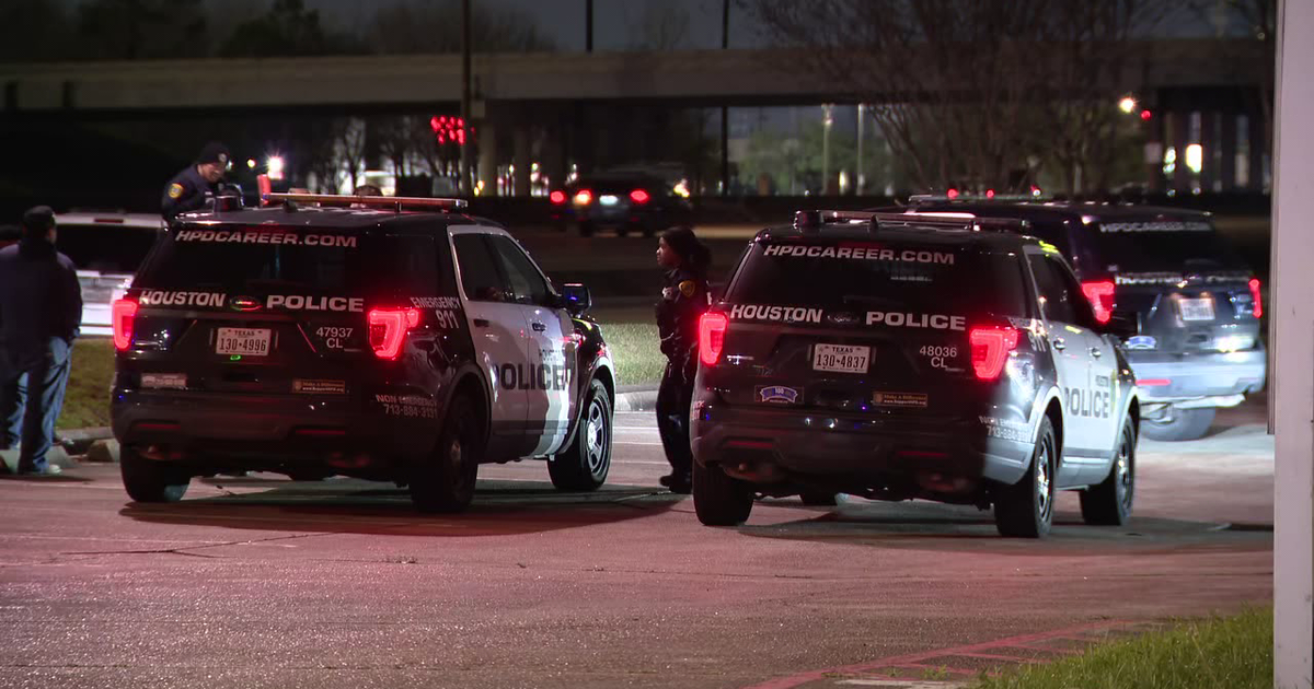 Houston crash: Person fatally struck by vehicle on Gulf Freeway feeder ...