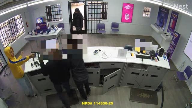 Houston robbery: Teen employee shot; new video of wanted suspects
